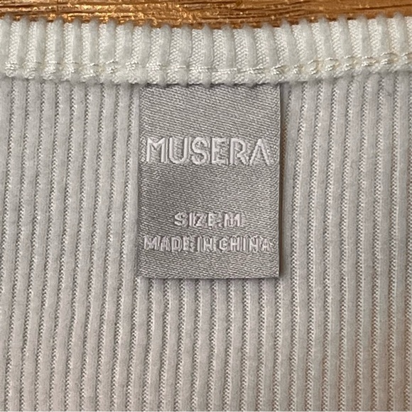 Musera Ribbed Button Cropped Cardigan - Picture 6 of 7